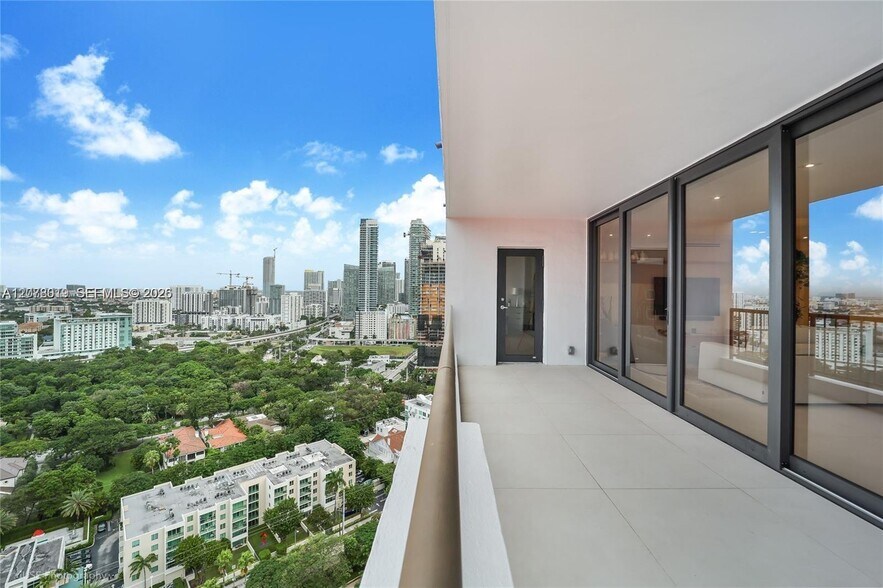 Building Photo - 1581 Brickell Ave