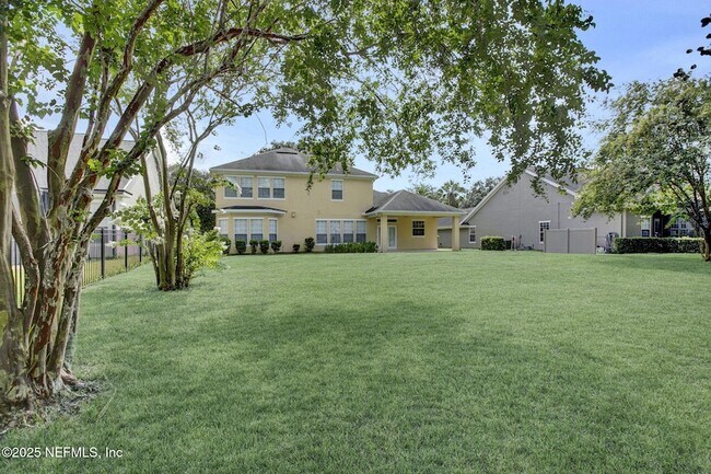 Building Photo - 1761 Highland View Dr