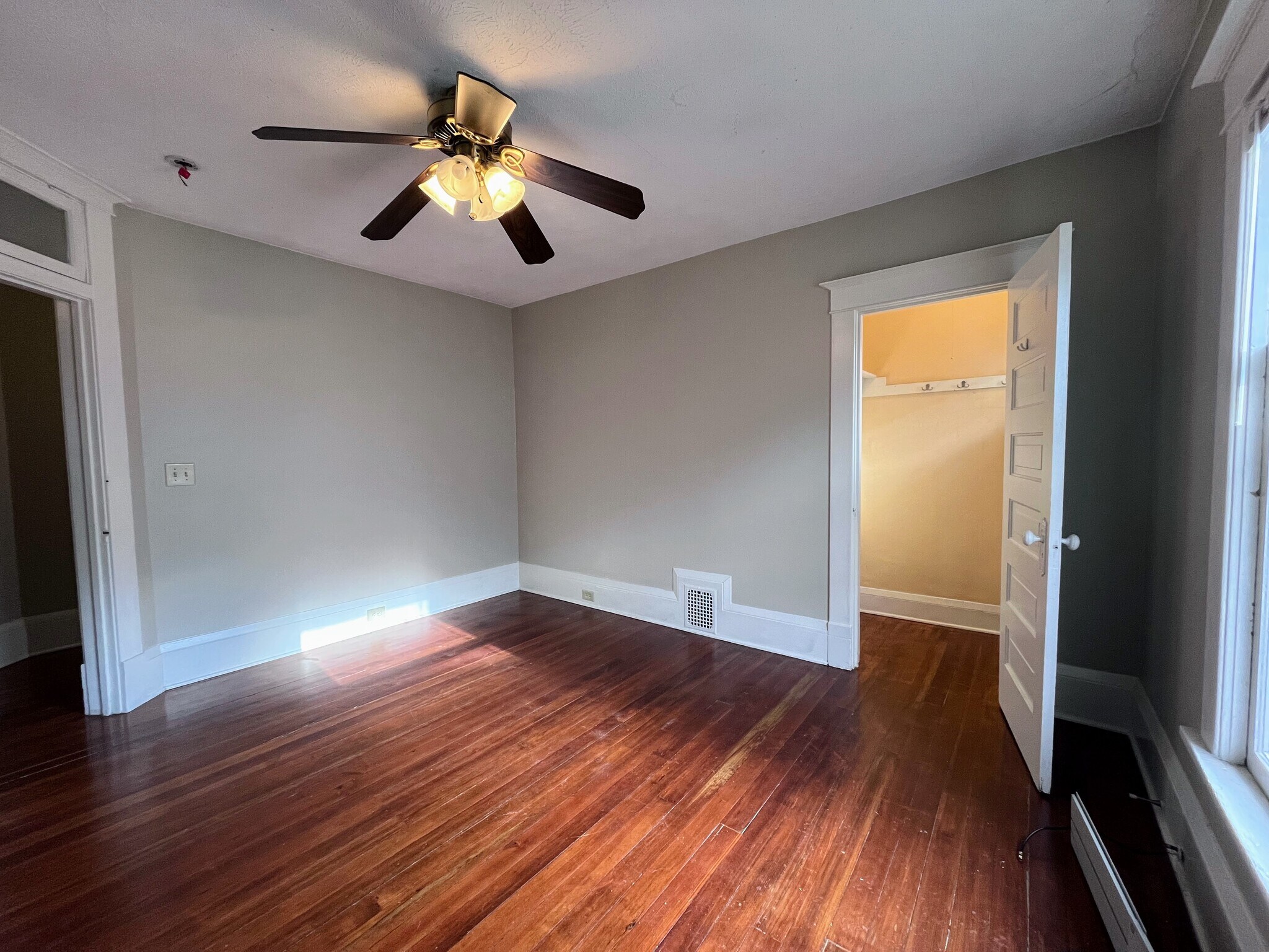 Building Photo - 709 Lafayette Ave SE