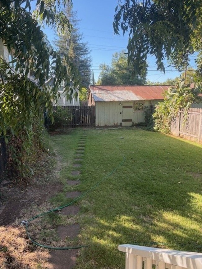 Building Photo - 2 Bedroom 1.5 Bathroom Old Folsom Charmer