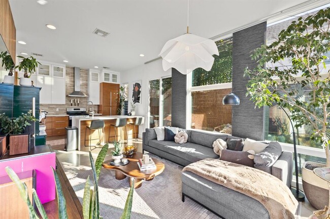 Building Photo - 1904 E 17th St