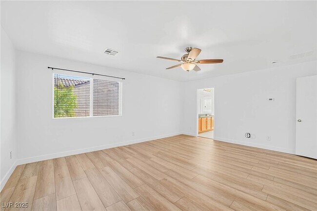 Building Photo - 2872 Strathallan Ave