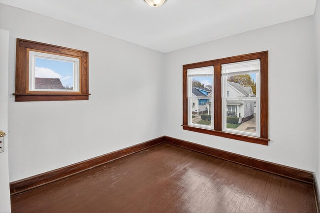 Building Photo - 1927 Harriet St