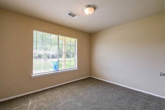 Building Photo - 3210 Ridgefield Rd