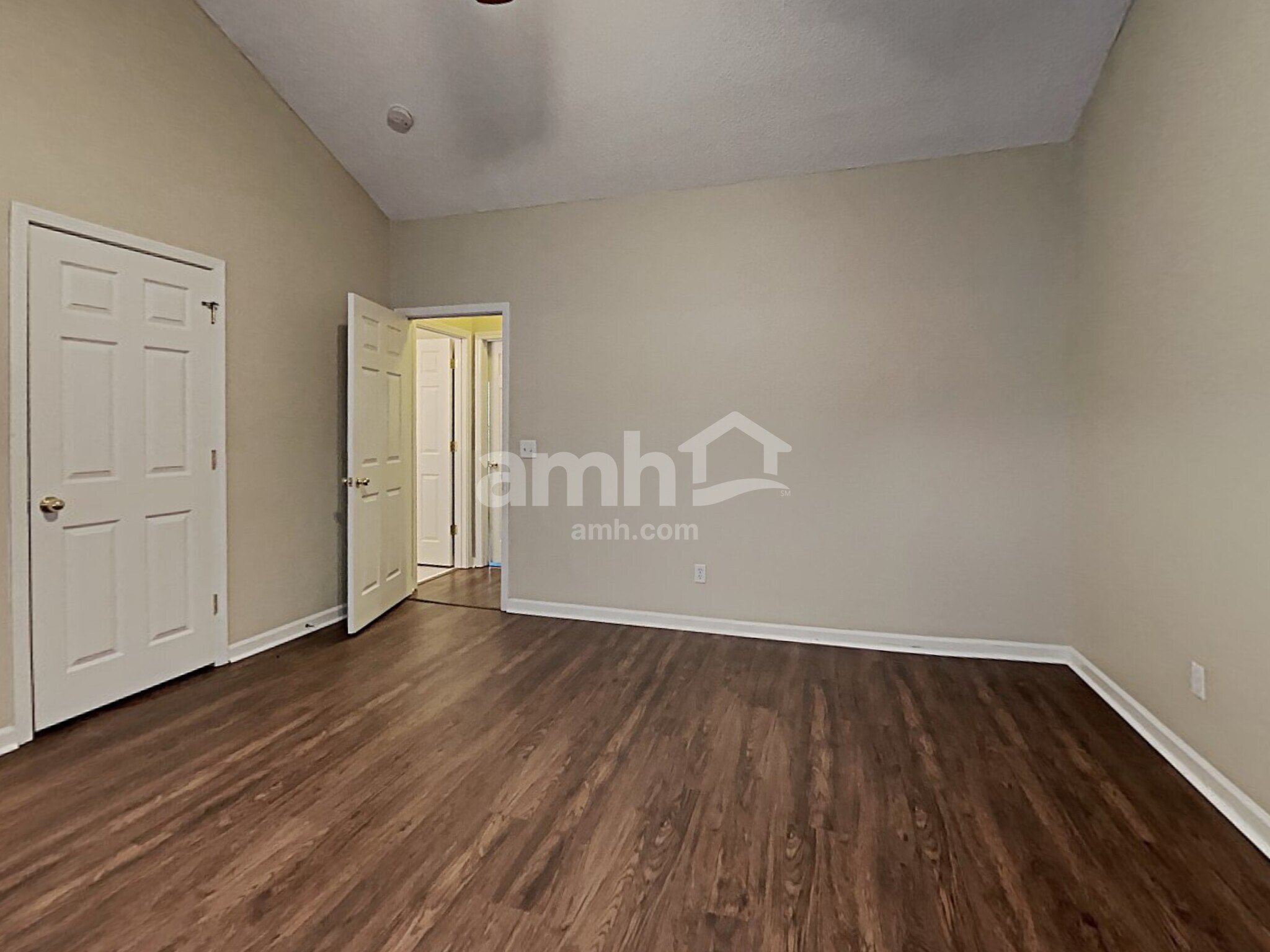 Building Photo - 525 Amsonia Cir