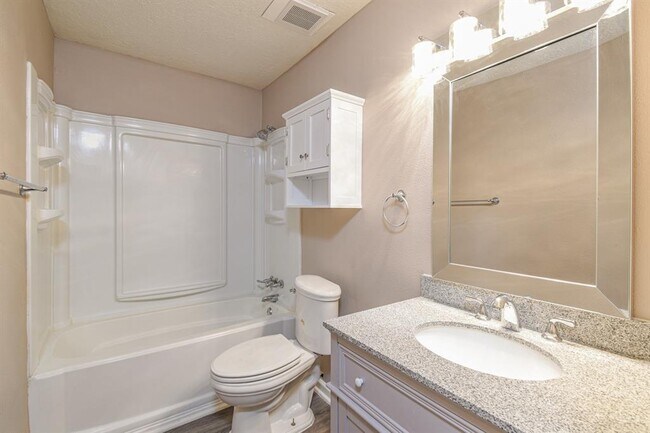 Building Photo - 15903 N Trace Dr