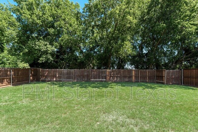 Building Photo - 7600 Shasta Dr