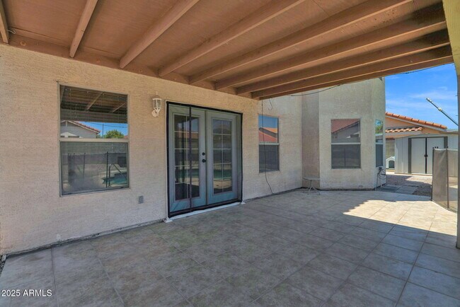 Building Photo - 10616 E Balmoral Ave