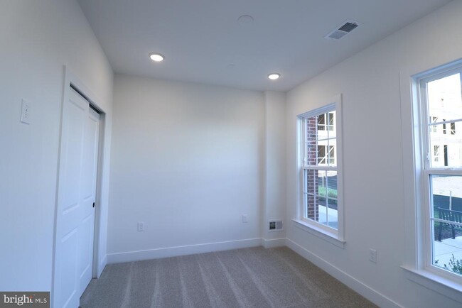 Building Photo - 10815 Cedar Ave