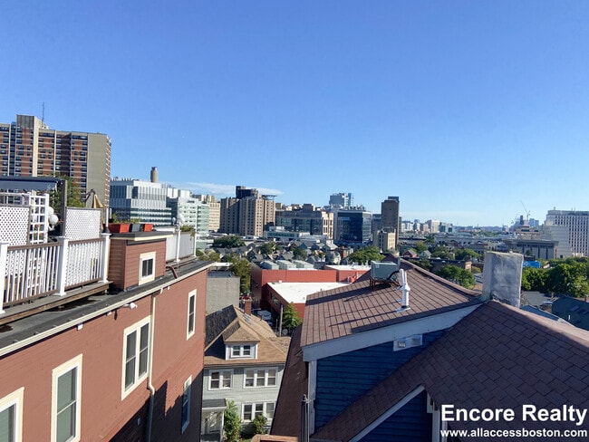 Building Photo - 8-8 Sunset St