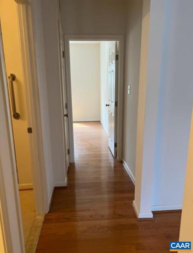 Building Photo - 154 Holly Hill Dr