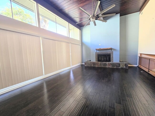 Building Photo - 3103 Eisenhauer Rd