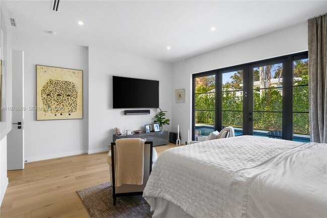 Building Photo - 2015 Country Club Prado