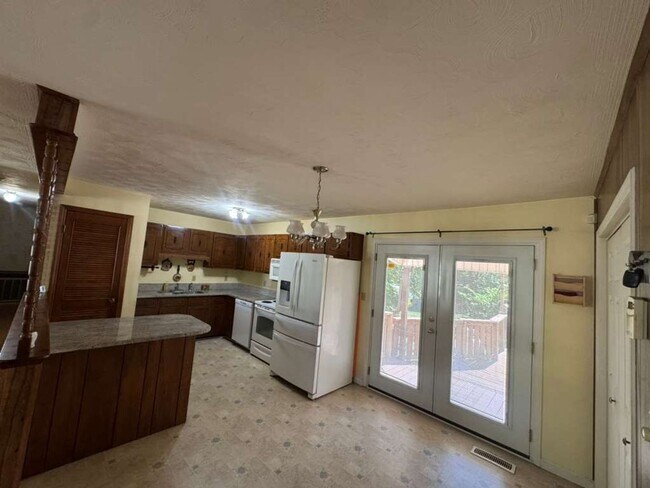 Building Photo - 4221 Valley Cir