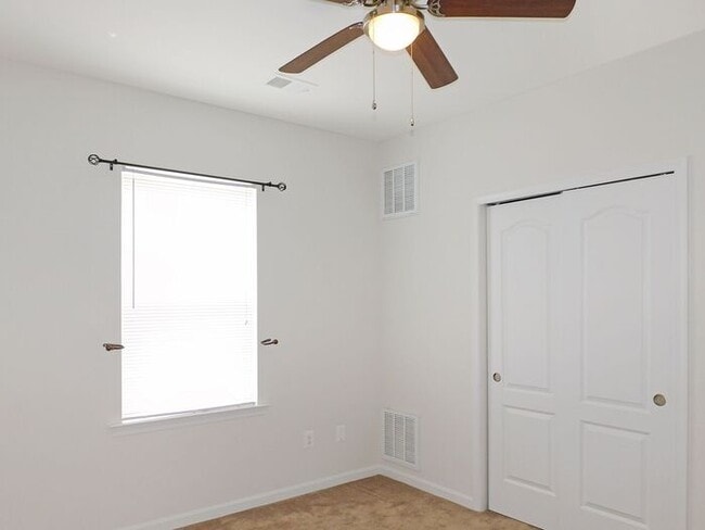 Building Photo - Pet Friendly Condo with Private Balcony and 1 Car Garage