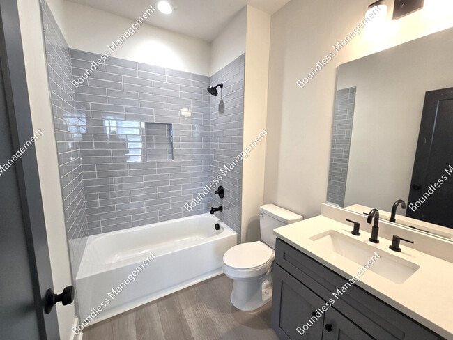 Building Photo - 340 Eugenia St SW