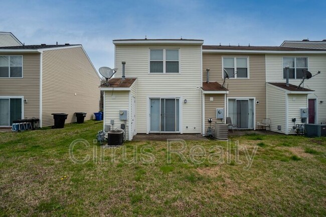 Building Photo - 2756 Peach St