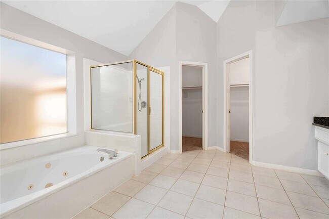 Building Photo - 15127 Greenleaf Ln