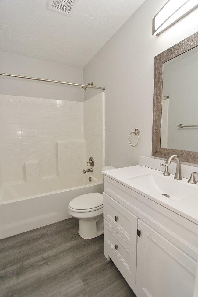 Building Photo - 402 Hazel Ave