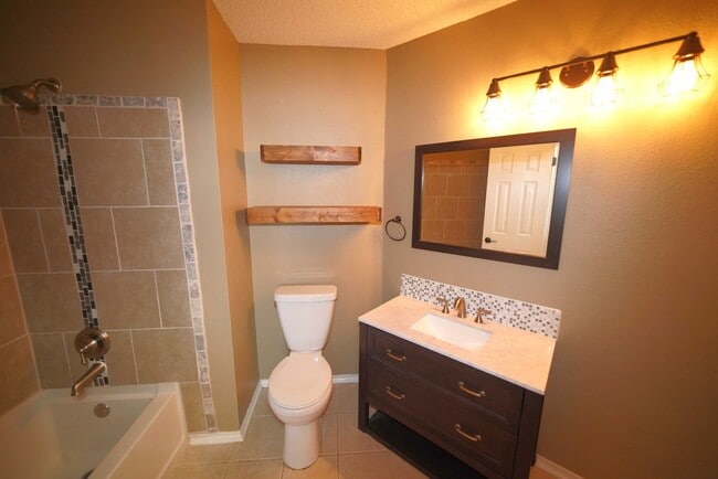 Building Photo - Updated Single Story in Schertz! Realtor Commission: $500
