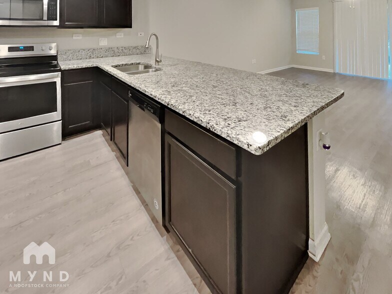 Building Photo - 789 Henley Ct