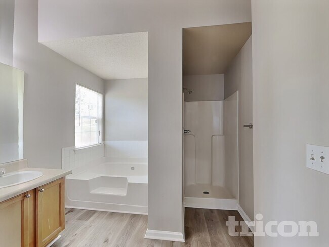 Building Photo - 805 Marcus Ln