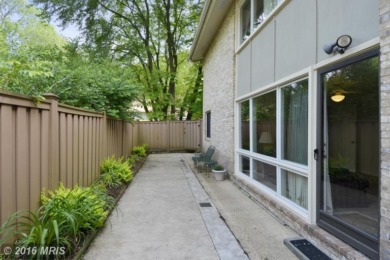 Private Garden Patio - 7621 Carteret Rd