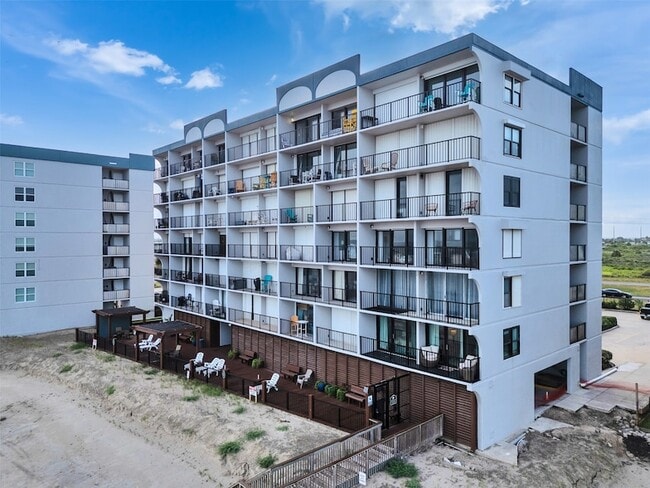 Building Photo - 11945 Termini-San Luis Pass Rd