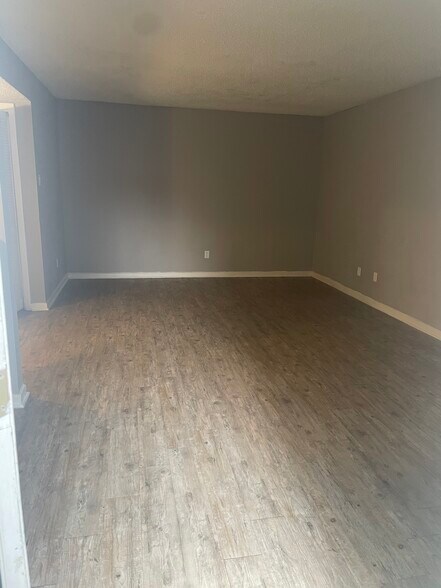 Building Photo - Cal West