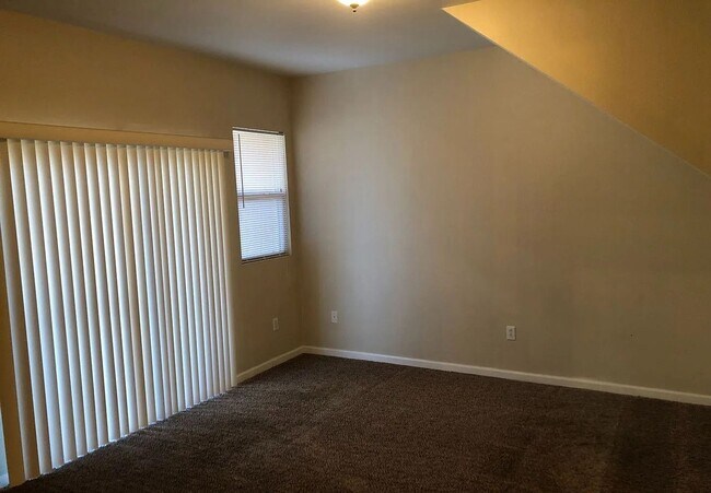 Building Photo - Updated 2 Bed, 2 Bath Main Floor Condo with Garage