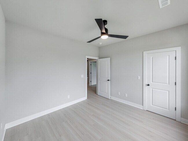 Building Photo - 10 Olmsted Cir