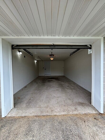 Building Photo - 105-107 Ridge Dr