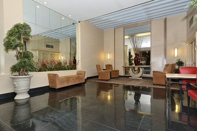 Building Photo - Spacious efficiency right in between Dupon...