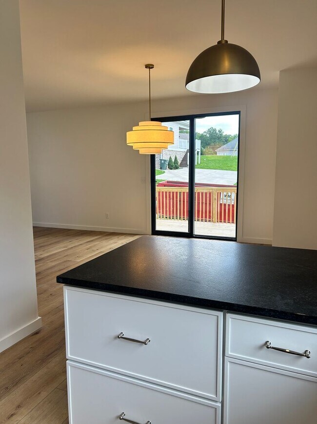 Building Photo - Beautiful New Build 3 Bed, 2.5 Bath, Home in Hixson!