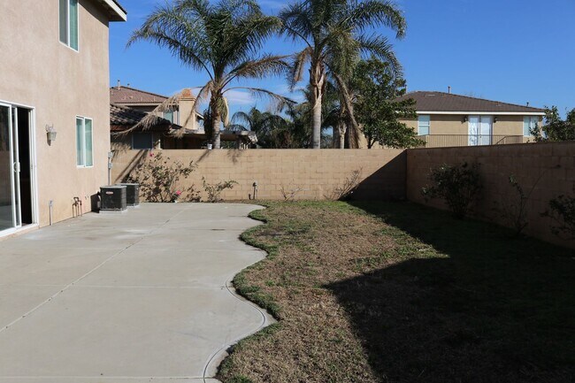 Building Photo - Spacious 4-Bedroom Home in North Fontana –...