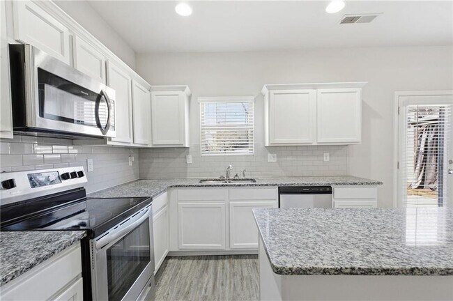 Building Photo - 3237 Cedar Crest Way