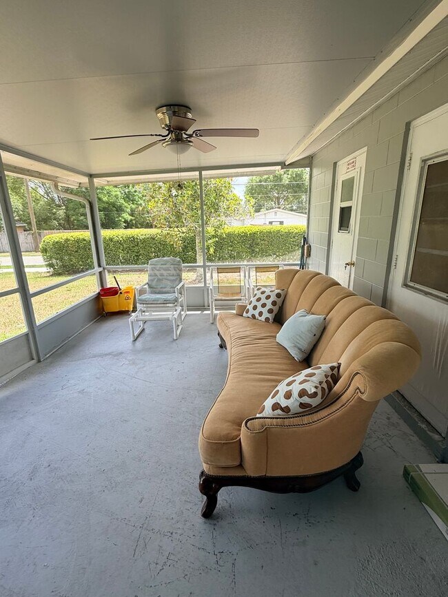 Building Photo - Beautifully Remodeled and updated Longwood beauty!  Call SHEILA C 407-687-7900