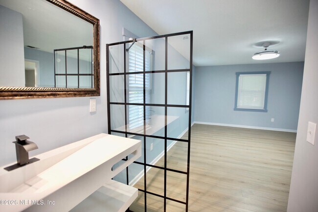 Building Photo - 3542 Sheldrake Dr