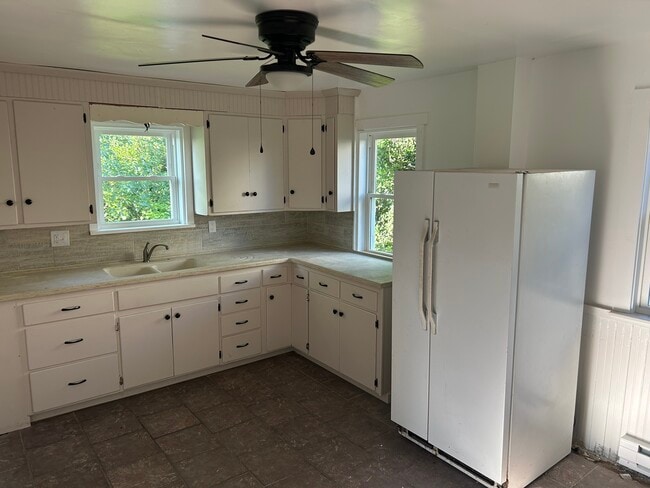 Building Photo - 20 Hedgewood Dr