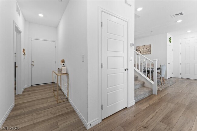 Building Photo - 237 Callen Falls Ave