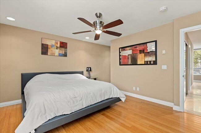 Master Bdrm - 935 Genter St