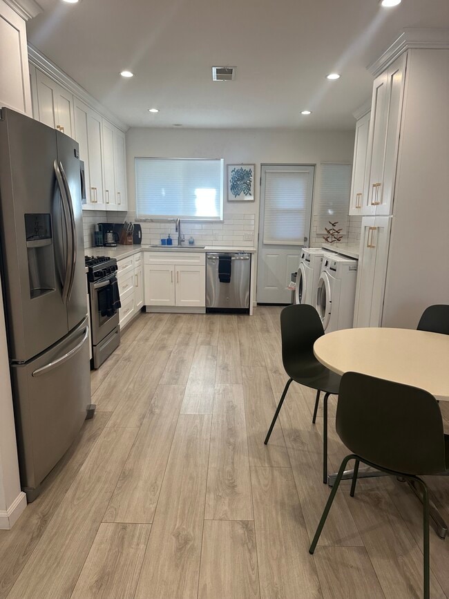 Building Photo - 2449 Florencita Dr W