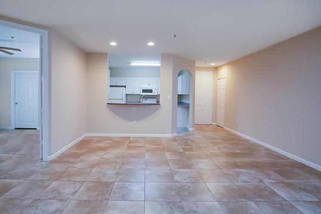 Building Photo - 5015 Fairways Cir