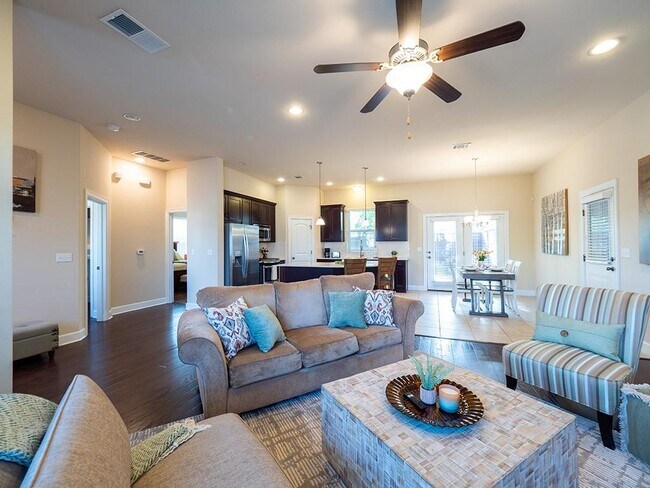 Building Photo - 5605 Roosevelt Ave