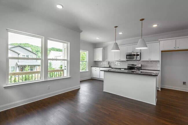 Building Photo - 5562 Stream Ln