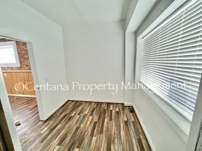 Building Photo - 2 bedroom on the main floor of a duplex on Main St!