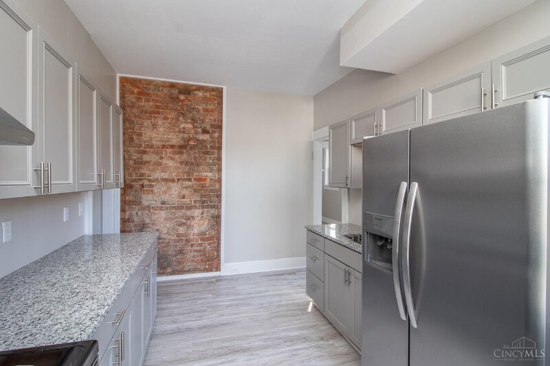 Building Photo - 723 Considine Ave