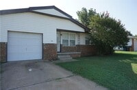 Building Photo - Beautiful 3 Bed 1.5 Bath in Midwest City