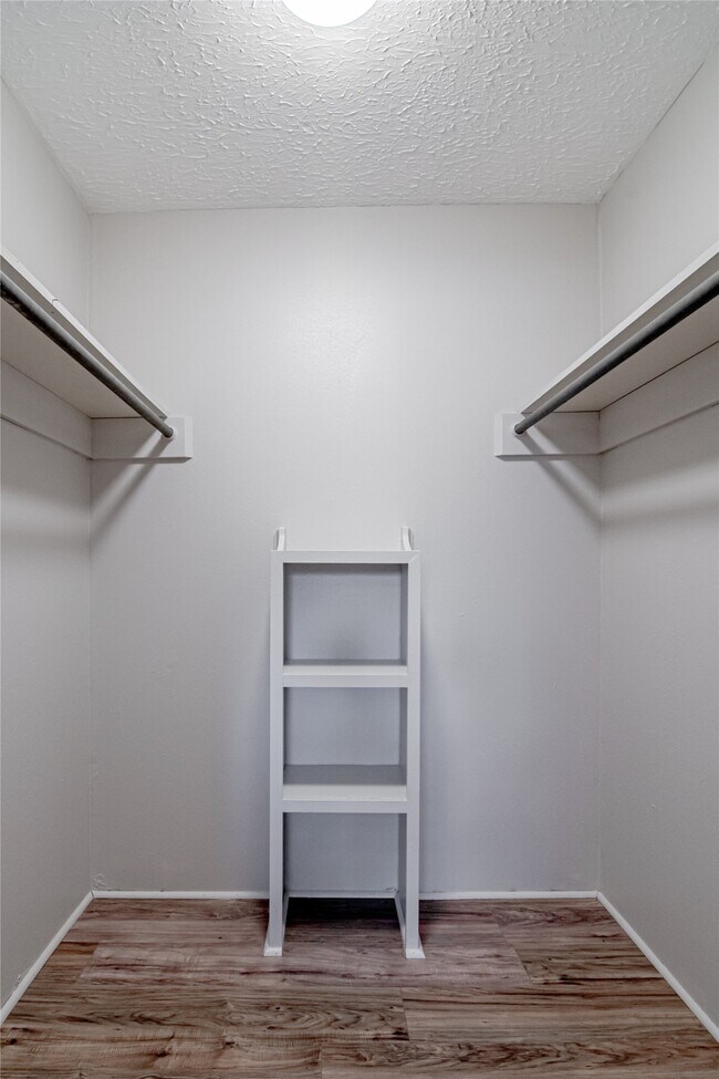 Building Photo - 365 FM247