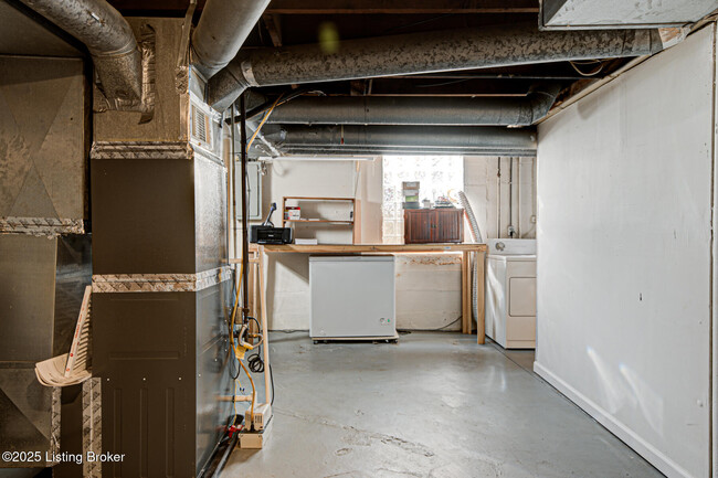 Building Photo - 2418 Brighton Dr
